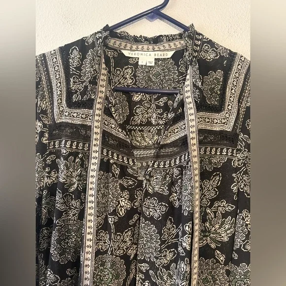 VERONICA BEARD
Nadila Black Print Long Sleeve Dress
$695 - Picture 5 of 7